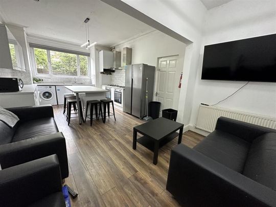 6 bedroom terraced house to rent - Photo 1