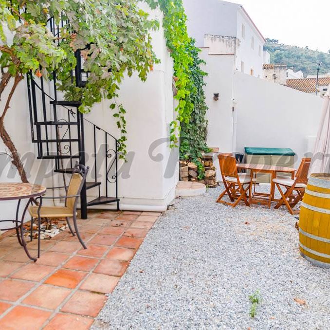 Townhouse in Salares, Inland Andalucia in the mountains - Photo 1