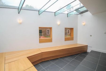 4 bedroom end of terrace house to rent - Photo 2