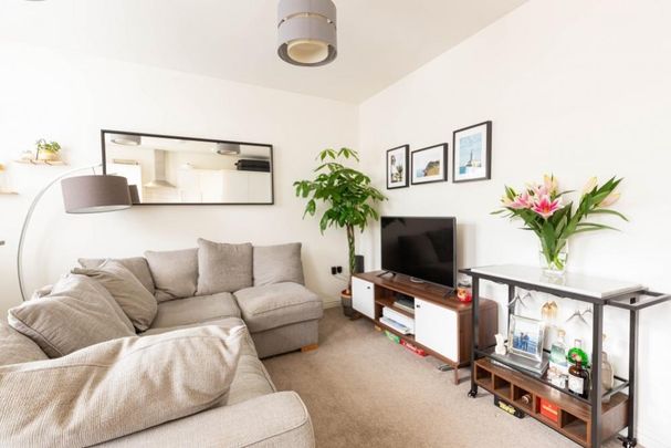 1 bedroom ground floor flat to rent - Photo 1