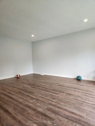 Detached Home For Lease | X8490114 - Photo 1