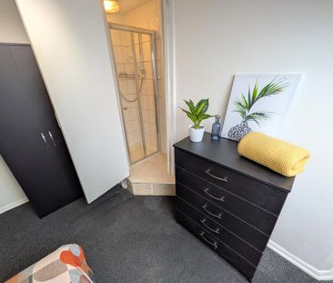 1 bedroom in a house share to rent - Photo 5