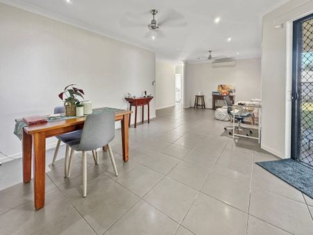 Modern Family Home in Mount Louisa - Photo 3