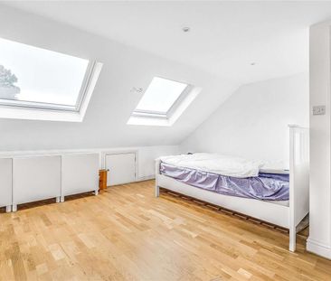 A lovely four bedroom family home in the heart of Wimbledon. - Photo 3