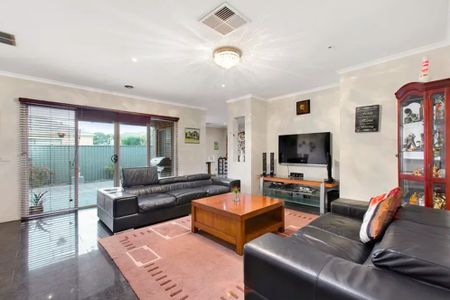 17 Teeside Way, Keysborough VIC 3173 - House For Rent | Domain - Photo 3