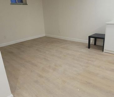 For Lease - 127 Harrison Drive, Newmarket, Ontario - Photo 3