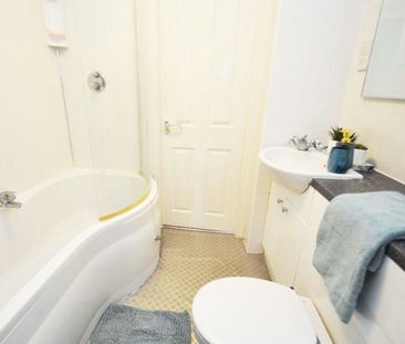 Gilesgate, Durham, DH1 - Photo 1