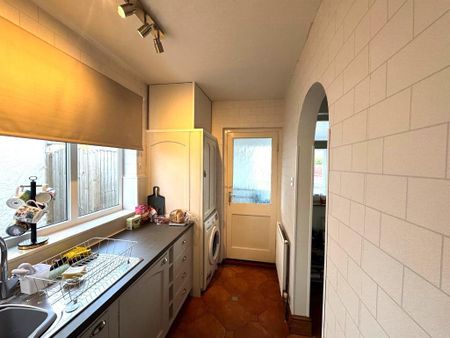 3 bedroom semi-detached house to rent - Photo 5