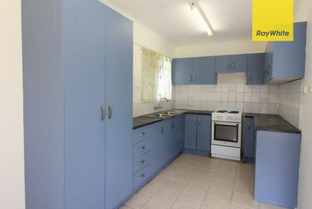 Charming 3-bedroom Family Home in Woodridge. - Photo 3