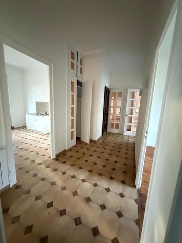 Location Appartement 3 pièces 77m² BRON 69500 - Photo 2