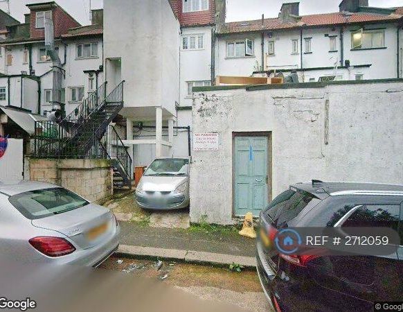 1 bedroom in a flat share to rent - Photo 1