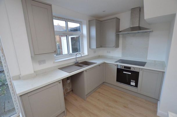 3 bedroom semi-detached house to rent - Photo 1