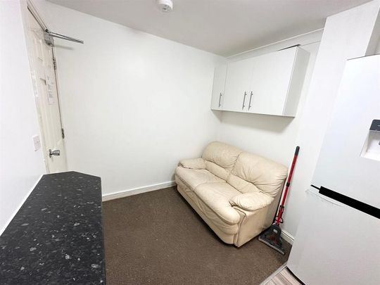 5 bedroom end of terrace house to rent - Photo 1