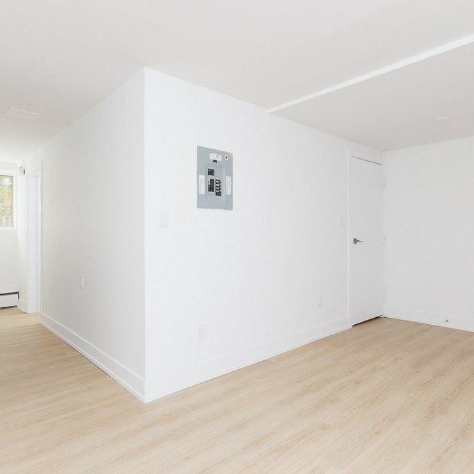 For Lease - 93 High Street, London South, Ontario - Photo 1