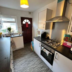 3 bedroom terraced house to rent - Photo 2