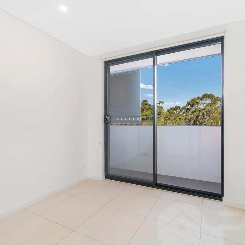 "Modern 2-Bedroom Apartment with Secure Parking in Wentworthville" - Photo 1