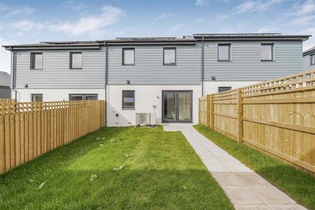 2 bedroom terraced house to rent - Photo 2