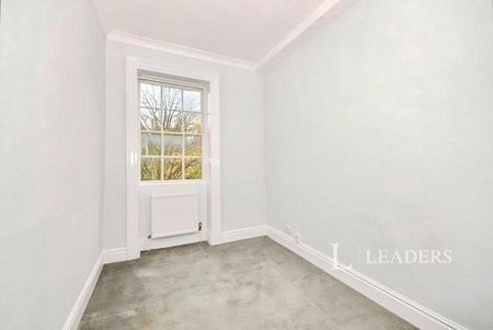 4 bedroom flat to rent - Photo 3