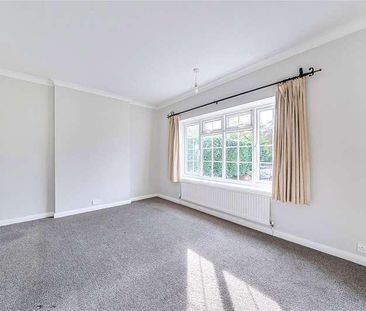Hollies Avenue, West Byfleet, Surrey, KT14 - Photo 6