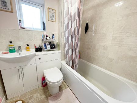 2 bedroom end of terrace house to rent - Photo 5