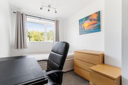 6 bedroom end of terrace house to rent - Photo 2