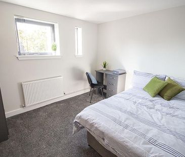 8 bedroom flat to rent - Photo 4