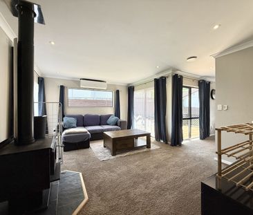 3-Bedroom House in Tirohanga - Photo 2