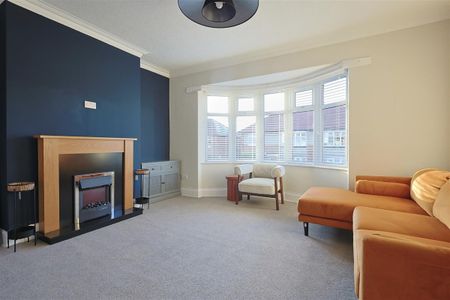 2 bedroom Flat to rent in Ferndene Grove, High Heaton, Newcastle Upon Tyne - Photo 4