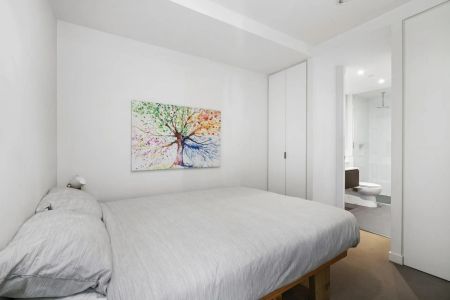 Resort-Style Living in the Heart of South Yarra – Light-Filled unfurnished 1 Bed Apartment with Parking - Photo 3