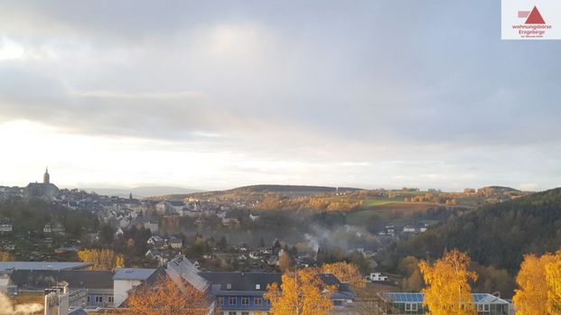 Teilmöblierte 3-Raum-Wohnung im Barbara-Uthmann-Ring in Annaberg! - Photo 1