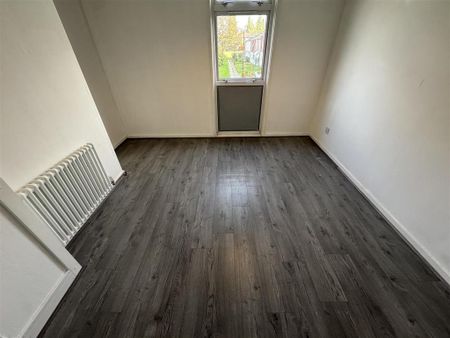 3 bedroom end of terrace house to rent - Photo 3