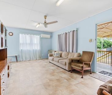 Bayside Living Just 200m to the Waterfront - Spacious Home in Prime... - Photo 3