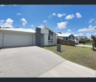 Stunning - Very modern home in the heart of Beaconsfield - Photo 5