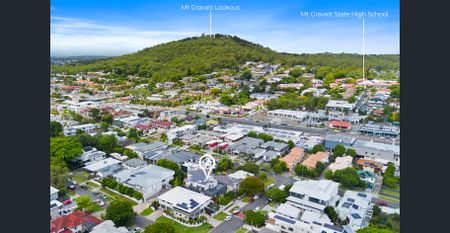 Luxury 3-Bedroom Penthouse with Stunning Views - Photo 4