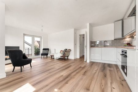 Aster Way, Cambridge £1,600 pcm ⓘ The monthly or weekly payment required by the landlord. Read our glossary page , 2 bedrooms, apartment, to let * Tenant info - Photo 2