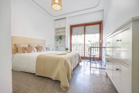 Passeig de lAlbereda, Valencia, Valencian Community 46010 - Photo 5