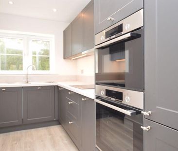 3 bedroom semi-detached house to rent - Photo 4