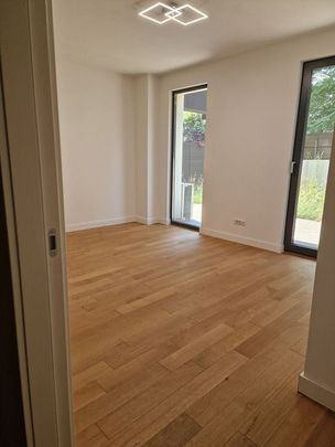 Piata Unirii Apart nou finisaje lux 131 mp plus curte 200... - Photo 1