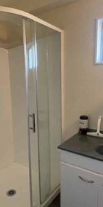 Modern One-Bedroom Flat in Stoke - Photo 4