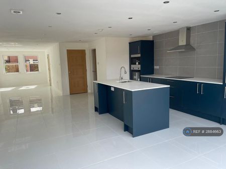 4 bedroom detached house to rent - Photo 5