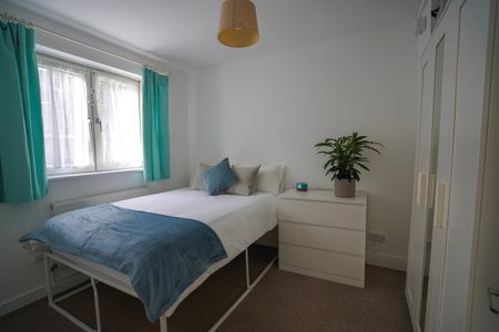 5 Bed Flat, Deeley Road, SW8 - Photo 5