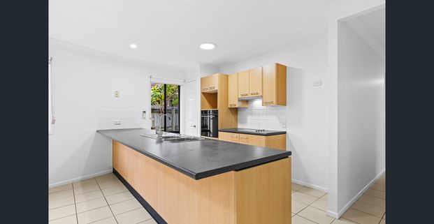 Low-Maintenance Family Living in the Heart of Sippy Downs! - Photo 1