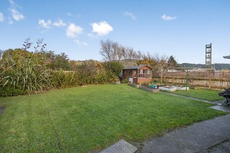 Central Wainuiomata Rental - Photo 5