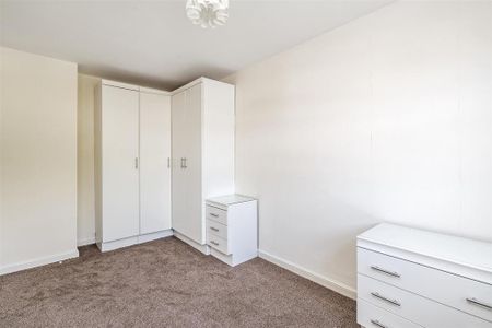 3 bedroom detached house to rent - Photo 4