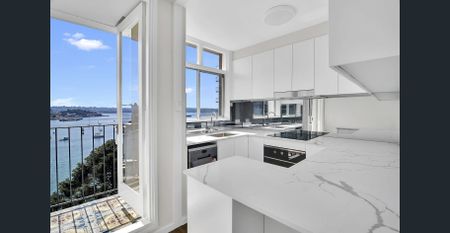 Luxurious 1-Bedroom Apartment with Stunning Sydney Harbour Views! - Photo 3