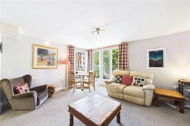 Commonwealth Drive, Three Bridges, Crawley, West Sussex, RH10 - Photo 1