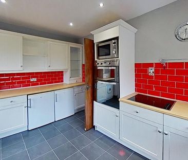 5 bedroom detached house to rent - Photo 4