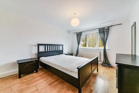 A one bedroom flat available to rent in St Gerard's Close, SW4 - Photo 4