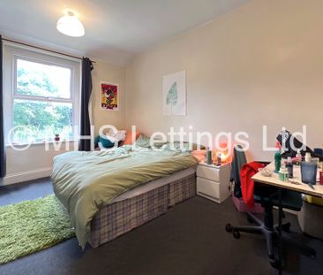 6 Bedroom Mid Terraced House for rent in Regent Park Avenue - Photo 4