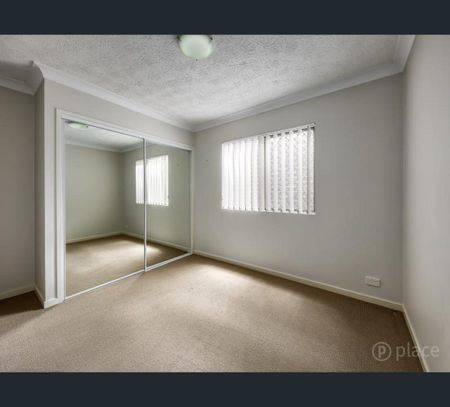 1/62 Killeen Street, Nundah, Qld 4012 - Photo 5